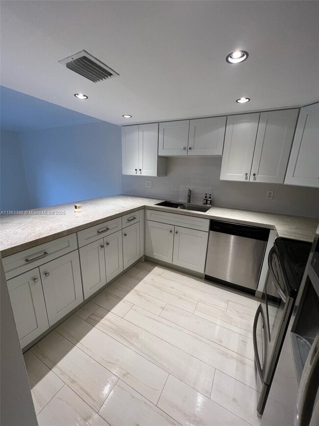 Building Photo - 1122 SW 87th Ave