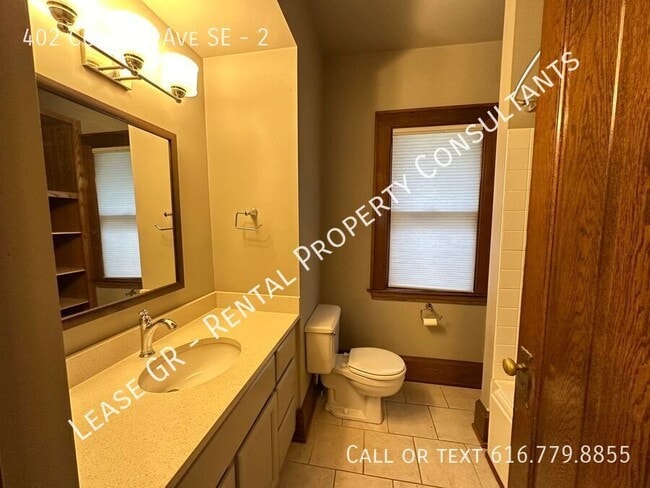 Building Photo - Renovated Two Bedroom in Heritage Hill
