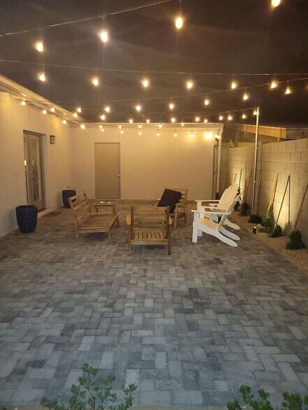 Building Photo - 1510 E Whitton Ave