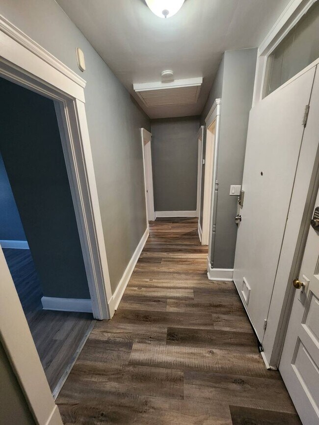 Building Photo - 1571 Dille Rd