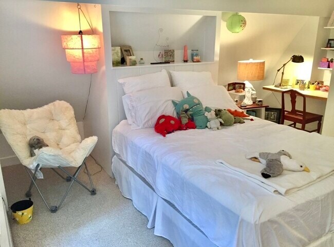 Building Photo - 376 Grove St