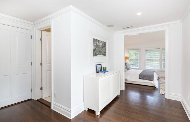 Building Photo - 148 Wooley St
