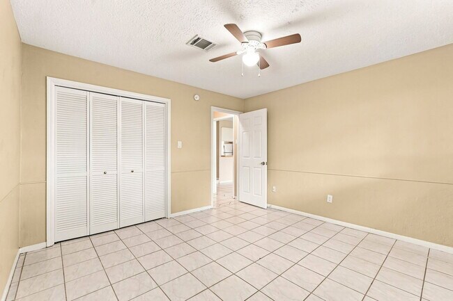 Building Photo - 703 Conestoga Cir