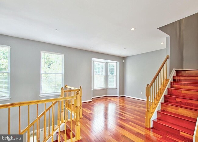 Building Photo - 9902 Woodview Dr