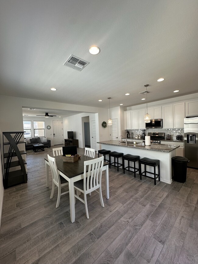 Building Photo - 25238 N 142nd Dr