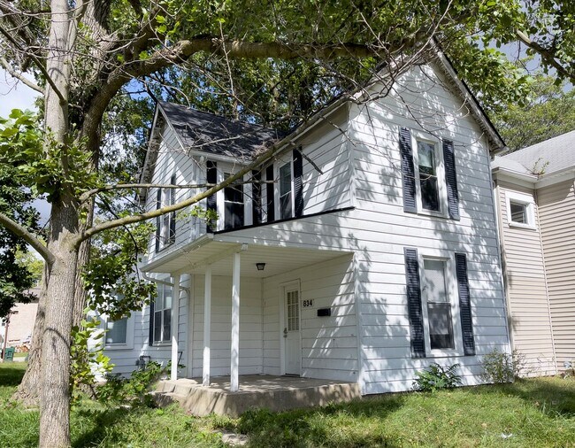 Building Photo - 834 W North St