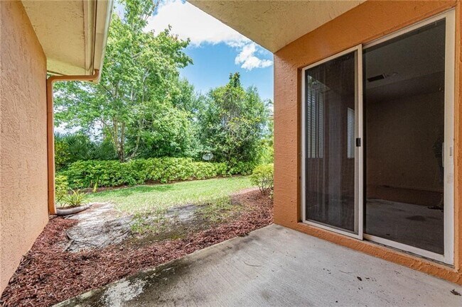 Building Photo - 2563 Stockbridge Square SW