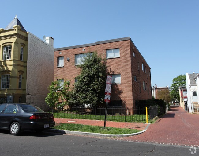 Building Photo - 630 11th St NE