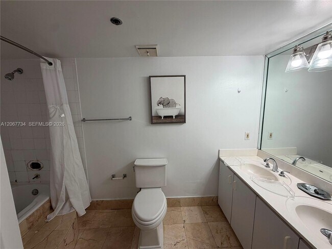 Building Photo - 7601 E Treasure Dr
