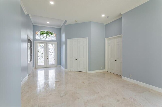Building Photo - 15683 Cypress Park Dr