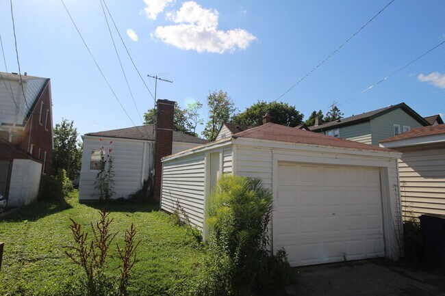 Building Photo - COMING SOON! Charming Bayview Haven: Affor...