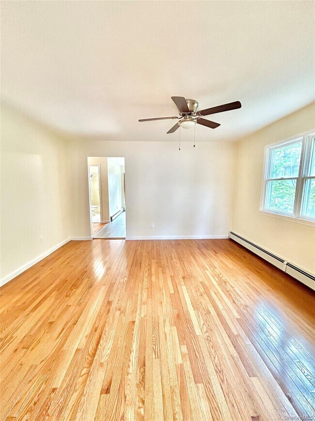 Building Photo - 164 Rossiter Ave