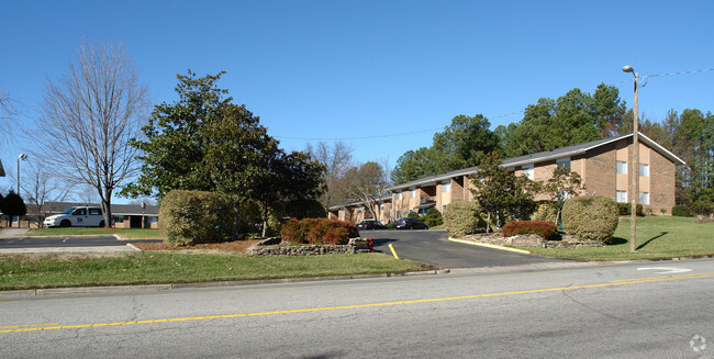 Building Photo - Holly Hill Apartment Homes