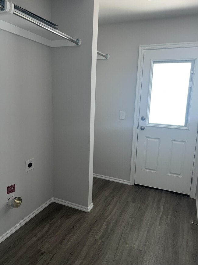 Building Photo - 1009 Ichabod Cir