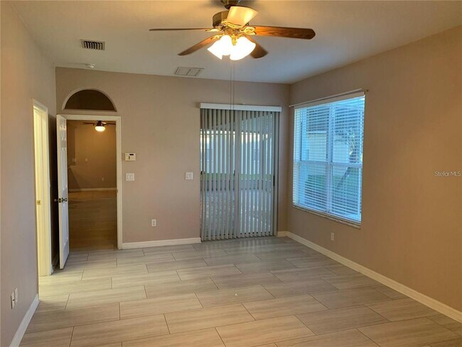 Building Photo - 10724 Banfield Dr