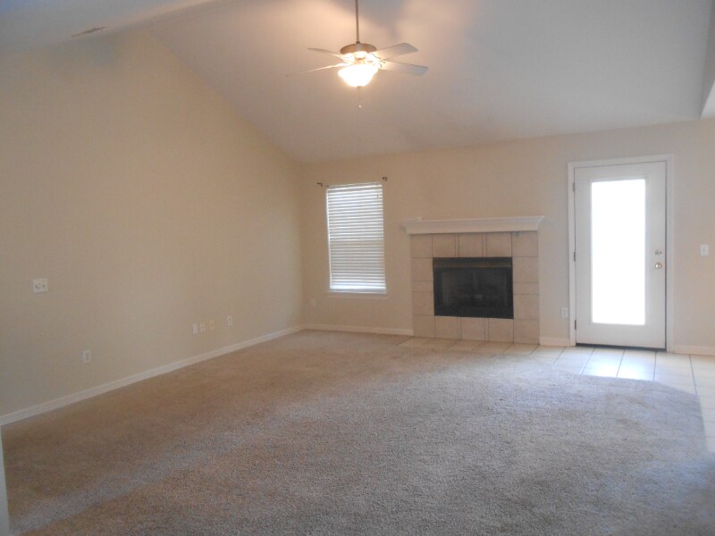 Building Photo - 156 Rob St