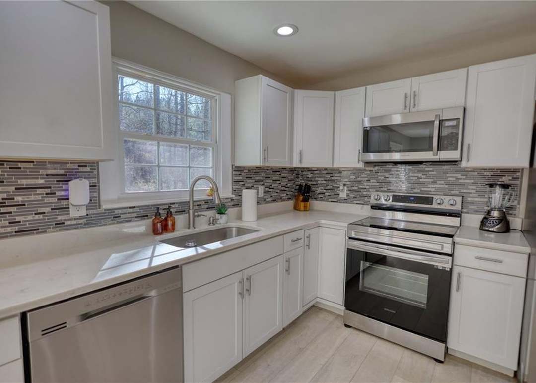 Building Photo - 115 Hollybrook Rd