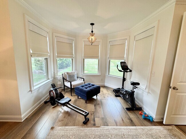 Building Photo - 4 Bedroom Home with Office in Walking Distance to Schools