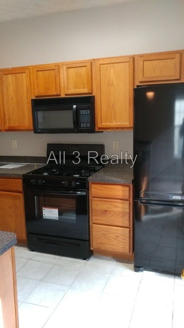 Building Photo - 5670 Hampton Ct
