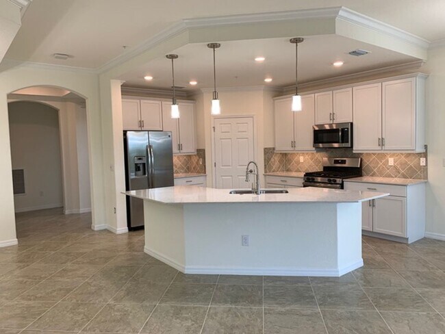 Building Photo - JUST LISTED! -3/2 COACH HOME  - COUNTRY CLUB EAST  - NICE!!