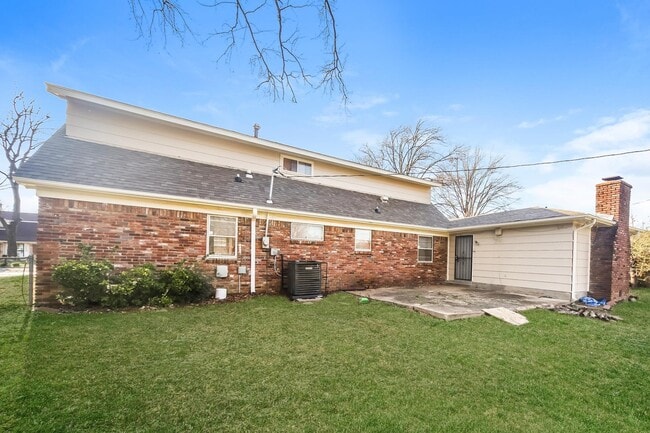 Building Photo - 4346 Gardenview Dr