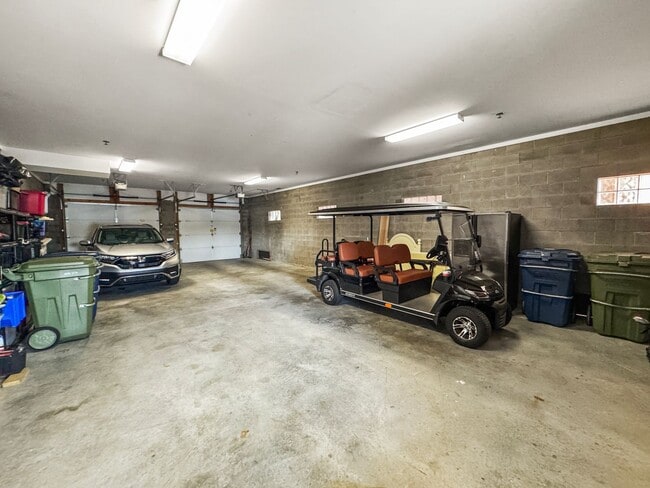 Building Photo - Fully Furnished Waterfront Elegance on Mai...