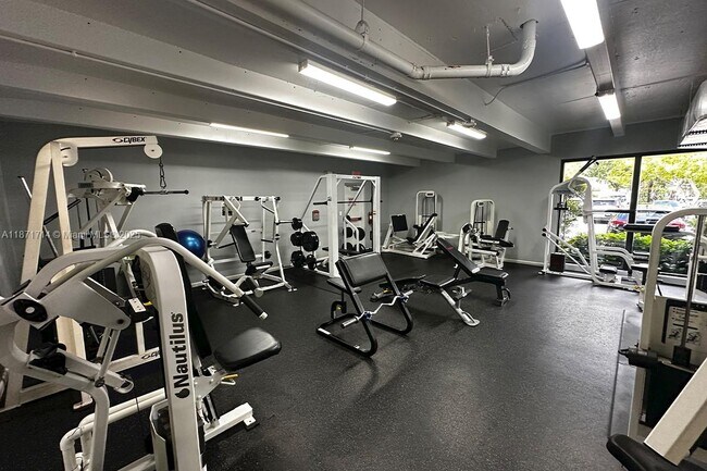 Building Photo - 9301 SW 92nd Ave