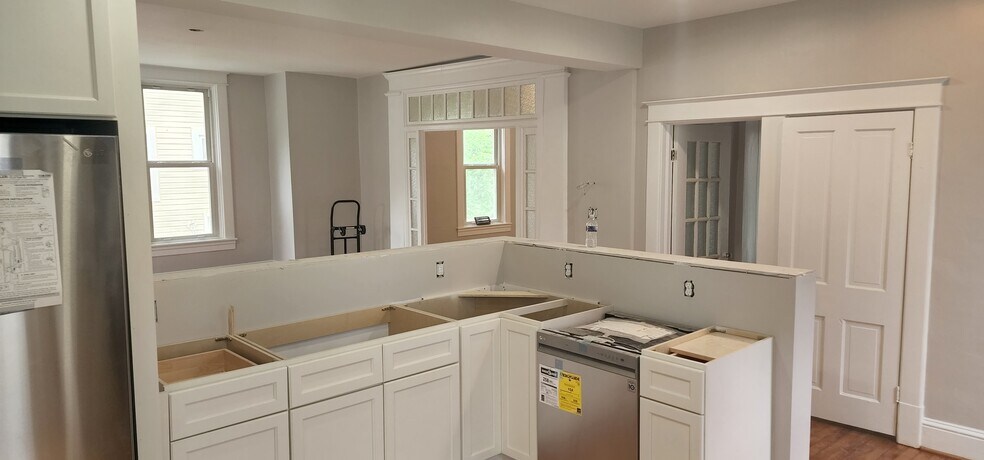 Building Photo - 4404 Raspe Ave