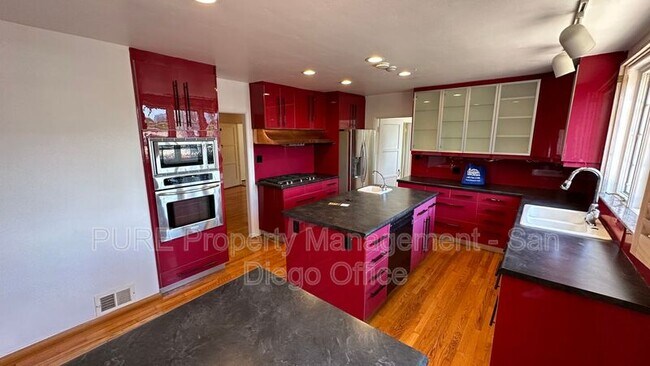 Building Photo - 2108 Alta Vista Dr
