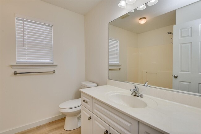 Building Photo - 909 Watsonia Dr