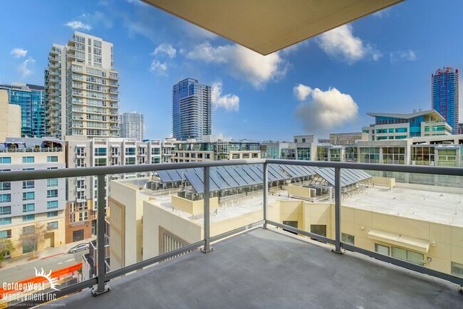 Building Photo - Upscale 1Bdm 1Ba High-Rise Condo Near Petc...