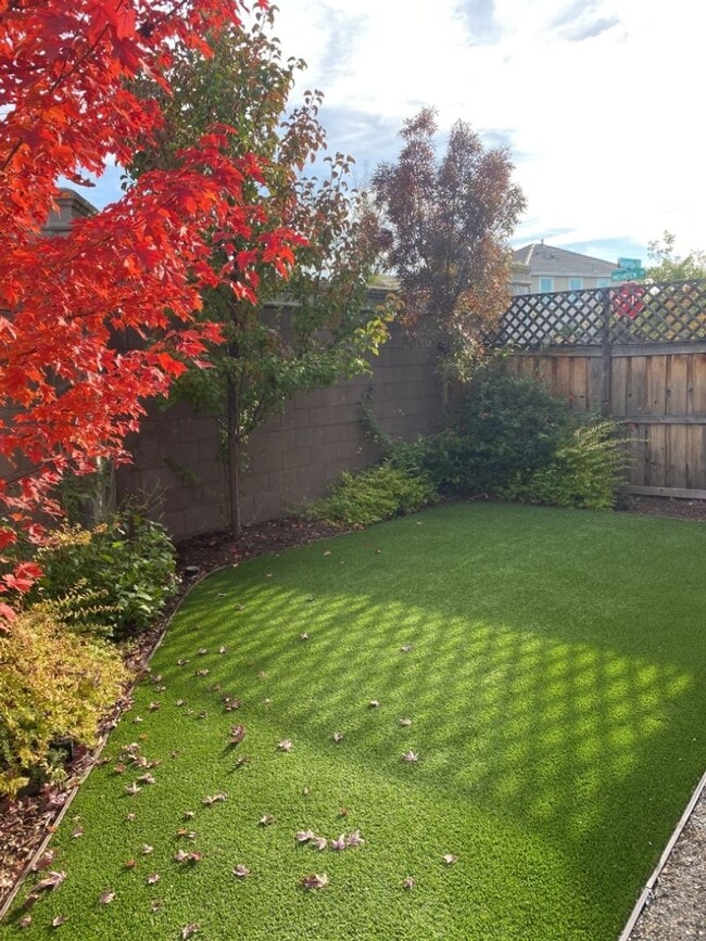 Building Photo - Gated community in Rocklin. Available afte...