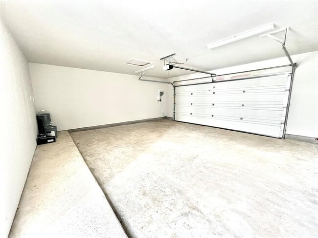 Building Photo - 309 Toddy Wy