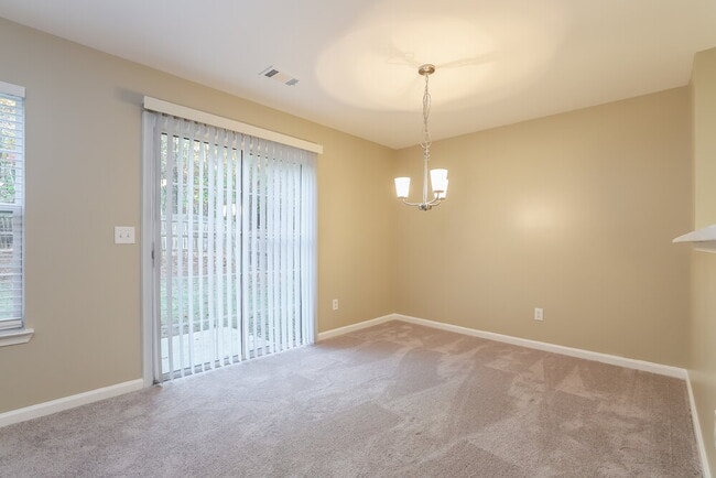 Building Photo - 2305 Mayfair Dr