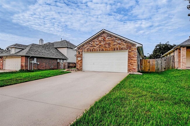 Building Photo - 18455 Sunrise Pines Dr
