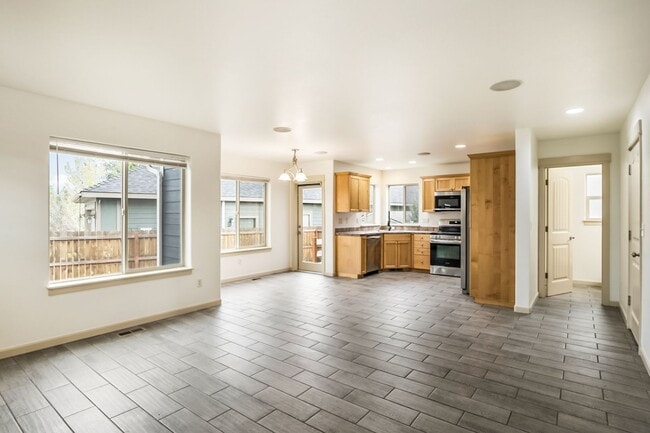 Building Photo - Cozy 3 Bed Home: New Carpet, Fully Fenced Yard & Near Old Mill