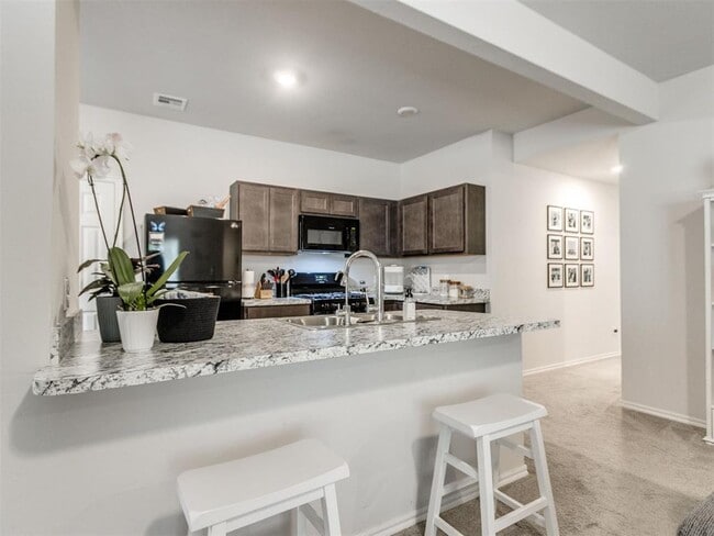 Building Photo - 823 Highgarden Cir