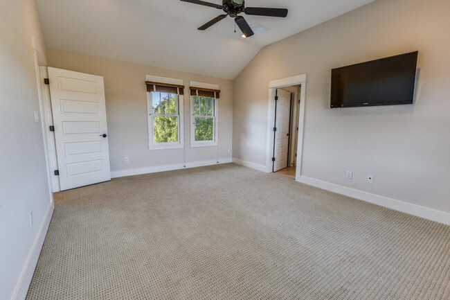 Building Photo - 2217 Seabiscuit Cv