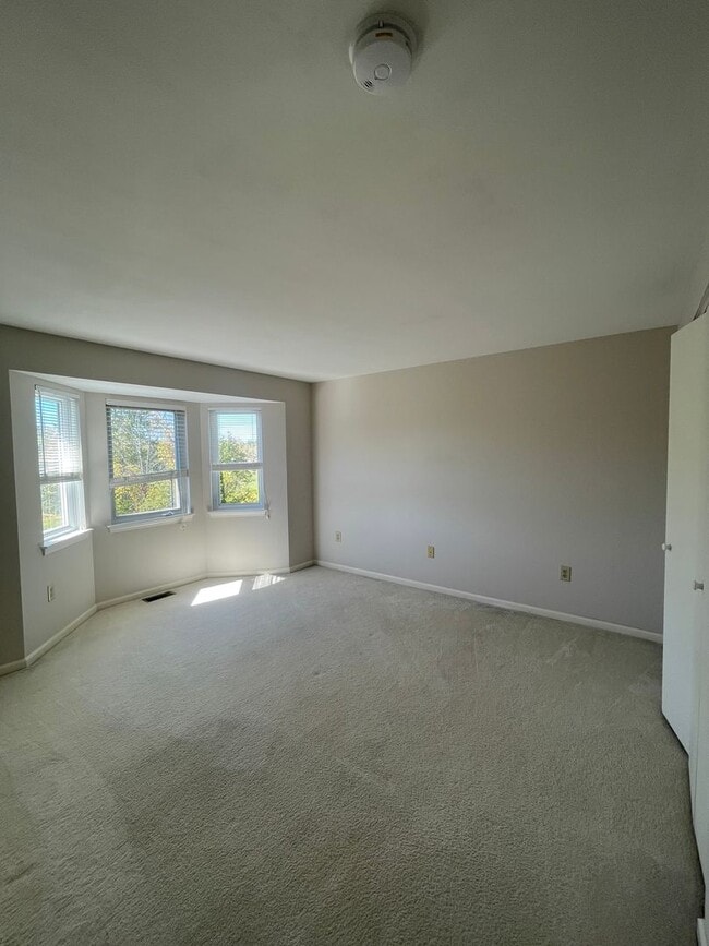 Building Photo - Baldwinsville Townhome - 2 Bedrooms 1.5 ba...