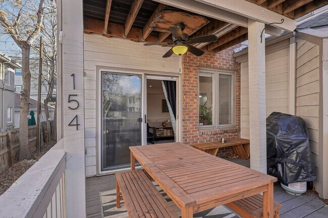 Building Photo - HALF MONTH RENT FREE!!!! GORGEOUS Brick To...