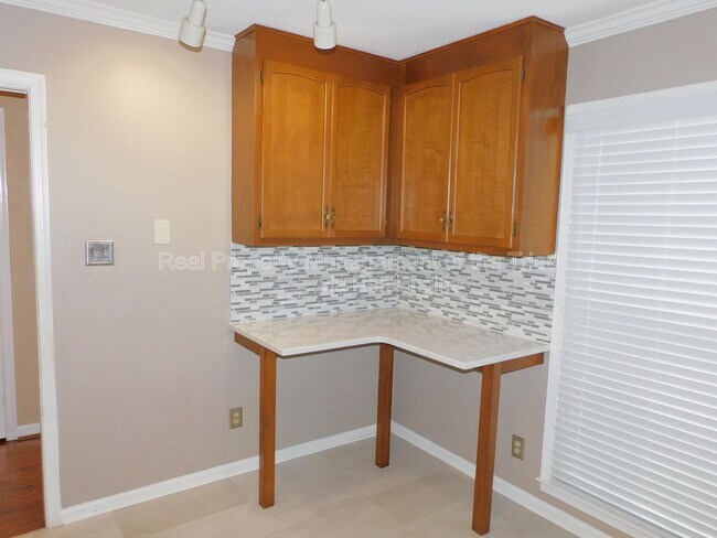 Building Photo - 2418 Cottage Pl