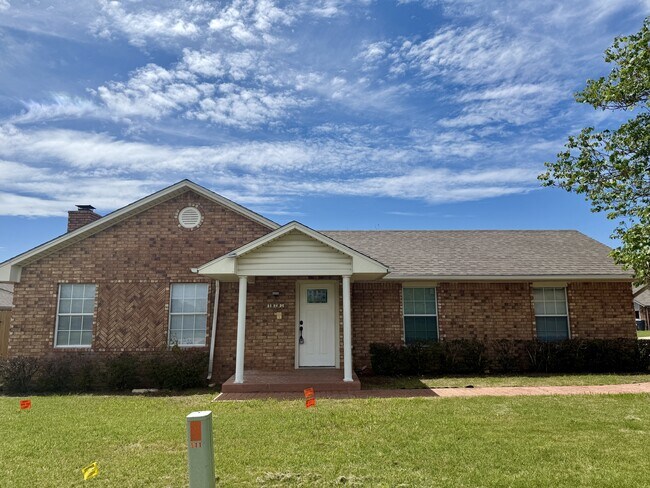 Building Photo - 427 N Rockford Pl