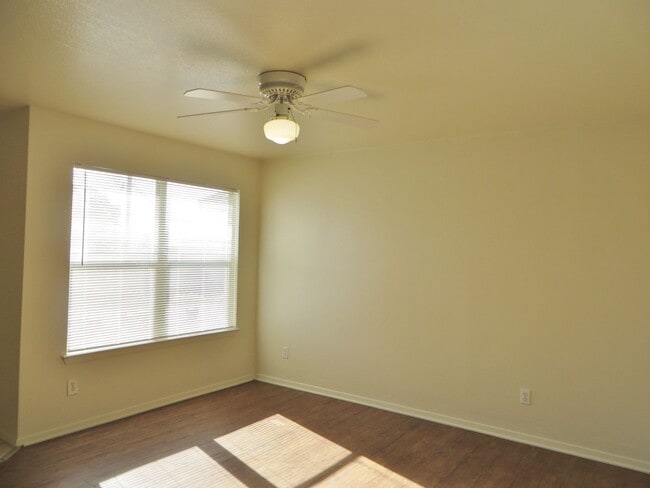 Primary Photo - 2 Bedroom 2 Bathroom Unit In Georgetown