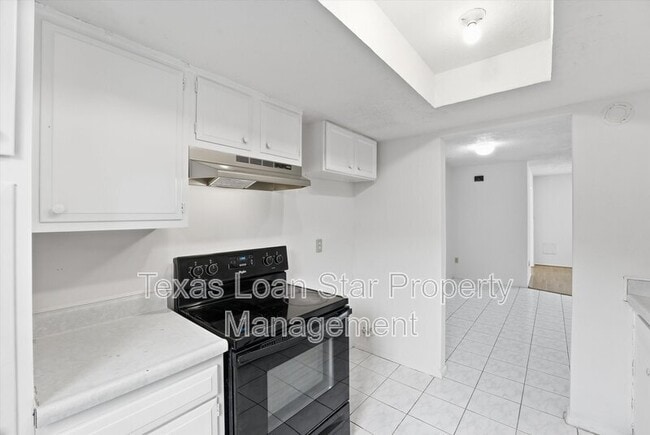 Building Photo - 12447 Sharpview Dr