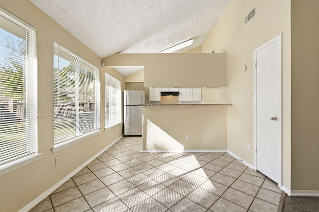 Building Photo - 16235 Cutten Rd