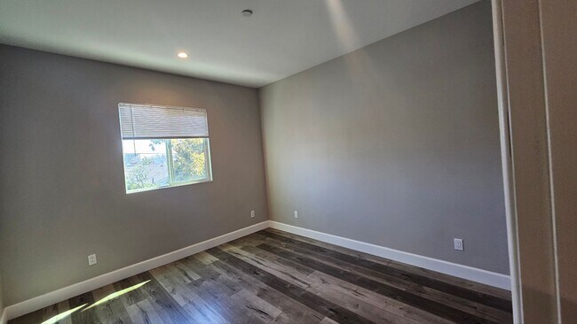 Building Photo - 1536 E