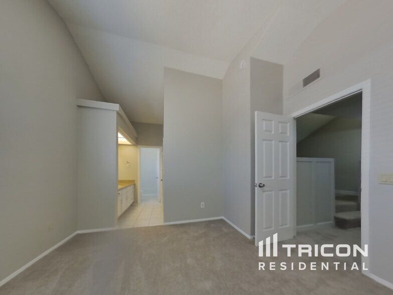 Building Photo - 6340 W Mercer Ln