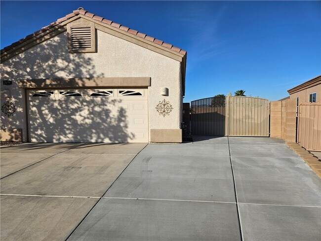 Building Photo - 2694 Sanctuary Dr