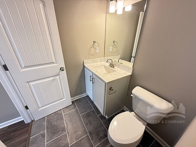 Building Photo - Welcome to this spacious 4 bedroom, 3 bath...