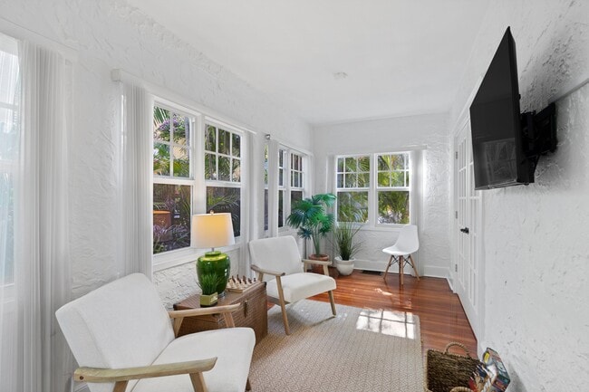 Building Photo - 727 Claremore Dr